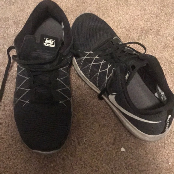 Nike Fury 2 shoes - Picture 1 of 3